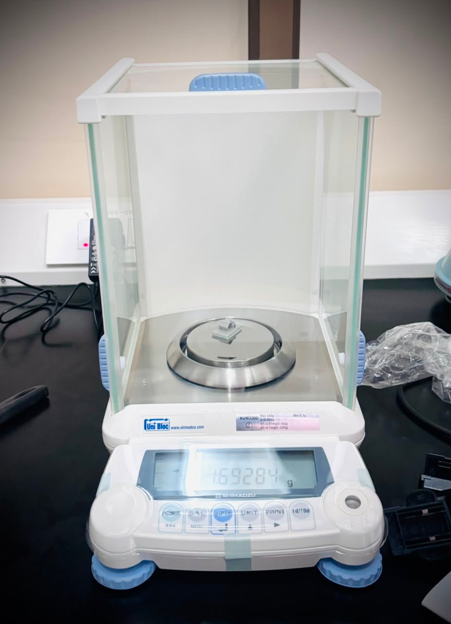 SHIMADZU AUW220D semi-micro balance installation at IPC Department, IISc Bangalore, Global Bioscience Solutions GBS